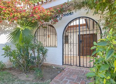 Large holiday home with private pool and garden - 7
