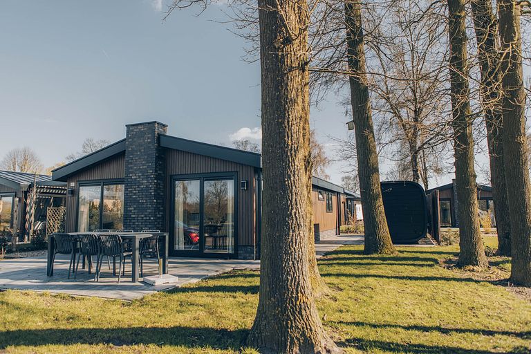 Stylish stay with private sauna and hot tub - 1