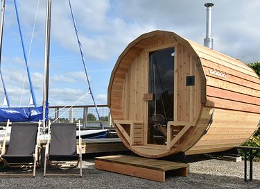 Hébergement de groupe au bord de l'eau avec jacuzzi - 2