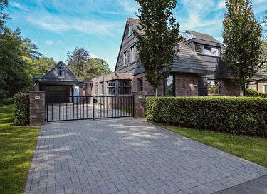 Spacious family home on the edge of the woods - 24