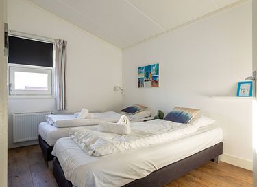 6-person house on a lake in Friesland - 10