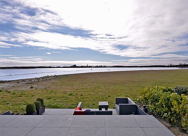 Vacation home overlooking a lake - 3