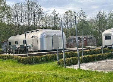 Retro caravan met groot terras - 2