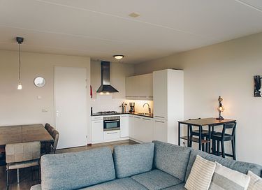 Rietgedekte villa met uitzicht over het meer - 14