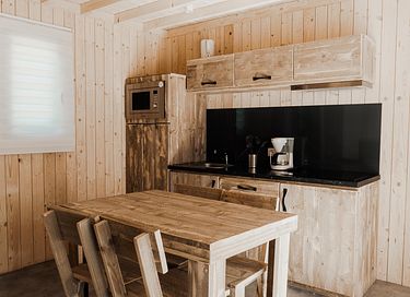 Stilvolle Lodge aus Holz für 4 Personen - 6