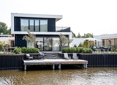Kæledyrsvenlig villa ved vandet med spabad