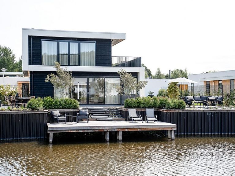 Kæledyrsvenlig villa ved vandet med spabad - 1