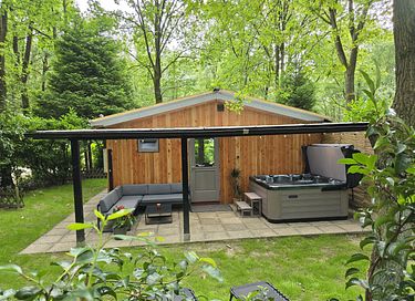 Tiny Lodge met privé jacuzzi - 2