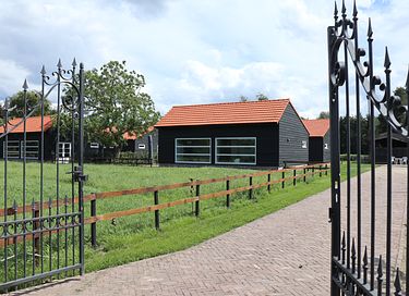 Dormir dans une maison de vacances moderne dans une ferme - 12