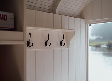 Beautifully decorated shepherds hut for 2 people - 8