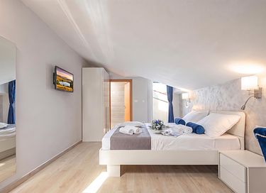 Spacious apartment with sea view and balcony - 14