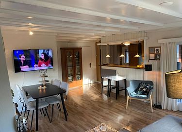 Wooden house, private hot tub and sauna - 8
