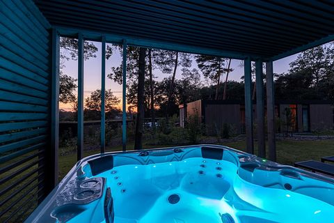 Luxuriöse Wellness Lodge mit Jacuzzi - 4
