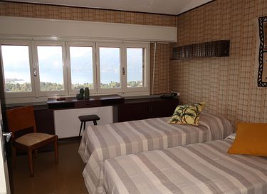 Groot vakantiehuis met uitzicht op een meer - 31
