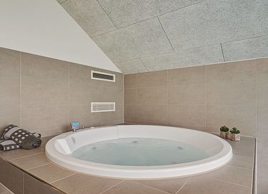 Moderne bolig med overdækket pool - 17