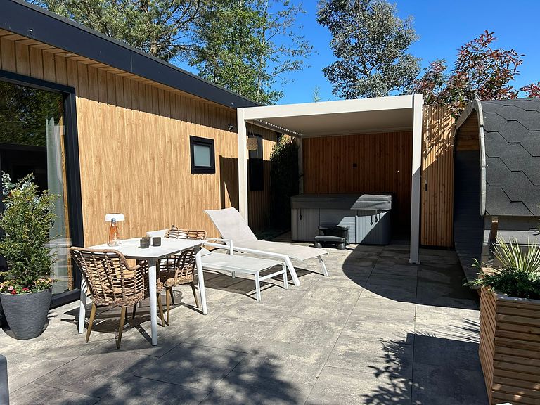 Luxe wellneslodge met jacuzzi en sauna - 1