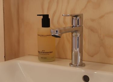 Wikkelhuisje met sauna aan het water - 20