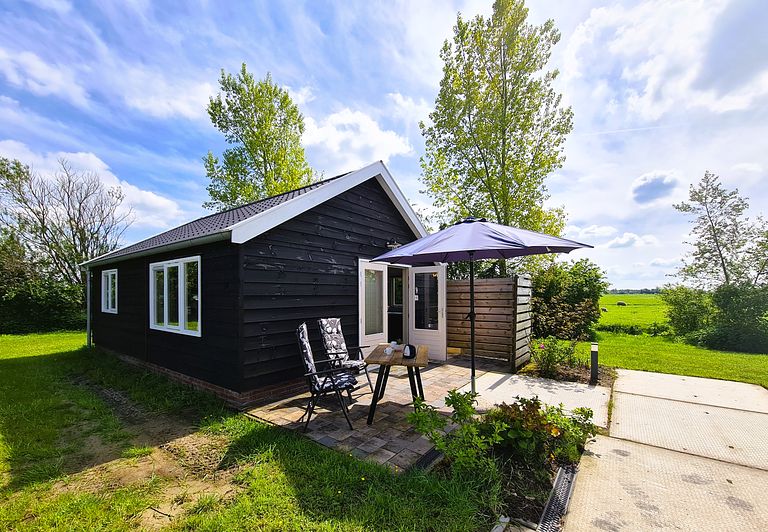 Tiny house (2p) op het Friese platteland - 1