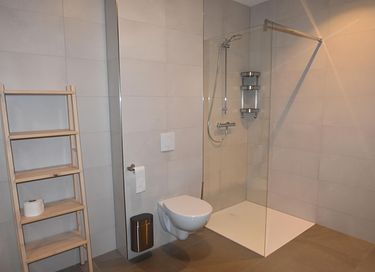 Vacation villa (10p) with hot tub by the water - 21