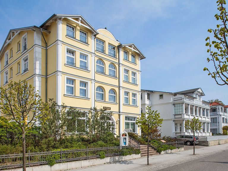 Stylish apartment in historical villa - 1