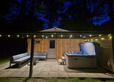Tiny Lodge met privé jacuzzi