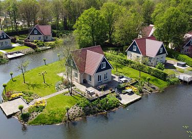 Einzigartig gelegene Ferienwohnung in einem Park am Wasser