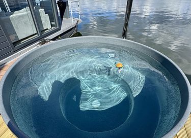 Houseboat met hottub op het water - 17