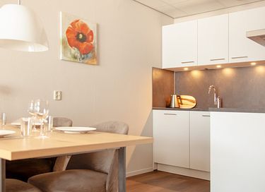 Stylish accommodation overlooking the water - 15