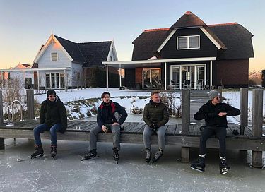 Ruime vakantievilla direct aan het water - 16