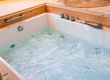 Unique accommodation with built-in jacuzzi - 8
