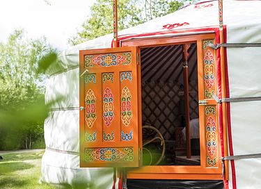 Spacious yurt in unique park in nature - 1