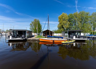 Houseboat op het water met mooi uitzicht  - 2