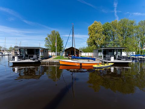 Houseboat op het water met mooi uitzicht  - 2