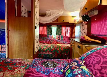 Retro-Wohnwagen auf dem Öko-Campingplatz in Groningen - 5