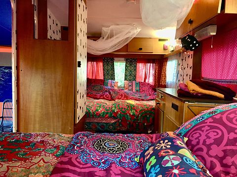 Retro-Wohnwagen auf dem Öko-Campingplatz in Groningen - 5