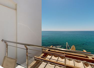Modern apartment by the sea with pool view - 14