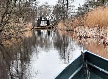 Vrijstaand huisje met eigen sloot - 8