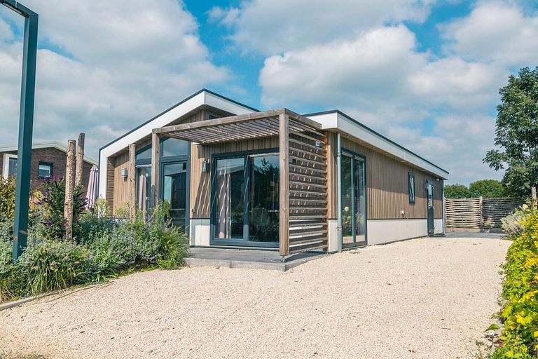 8-person holiday home near the water - 1