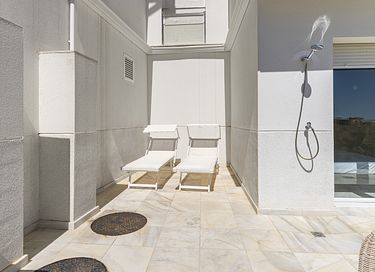 modern apartment on the beach - 10