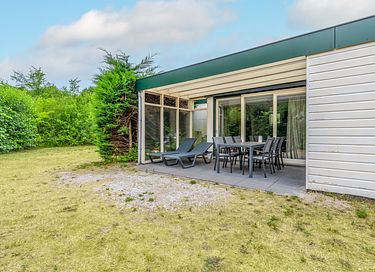 Dog-friendly bungalow near forest and beach