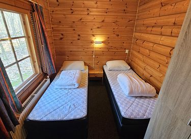 Cabane en rondins robuste (8 personnes) dans la forêt - 10