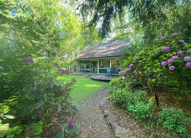 Cozy forest cottage for 5 with large garden