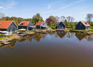 Vakantiehuis op waterrijk park in Friesland - 16