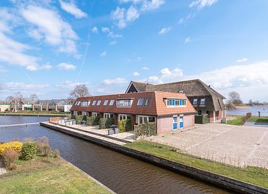 Vakantiewoning (6p) aan haven in Friesland - 2