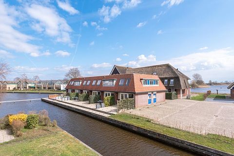 Vakantiewoning (6p) aan haven in Friesland - 2