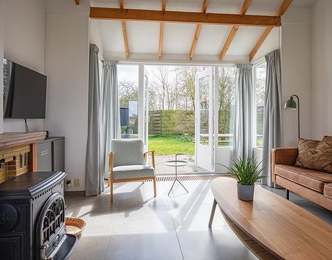 Stimmungsvolles Haus mit Holzofen auf Texel - 2