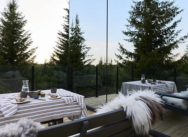 Breathtaking mirror house in Norway - 30