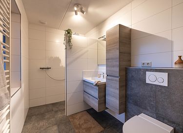 Lodge with private wellness under the trees - 16