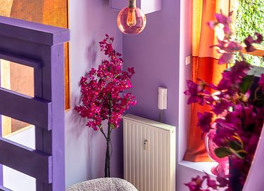 Stilvoll übernachten in einer violetten Oase - 11