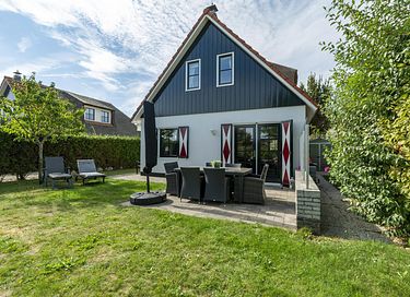 Child-friendly holiday home by the playground - 24